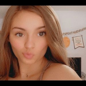 Meet your Posher, Emily